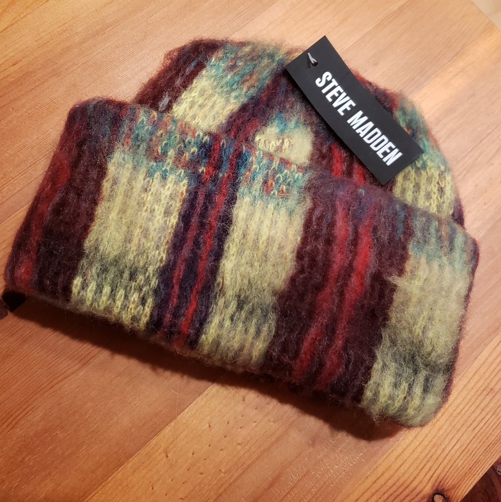 Steve Madden Red Green Cozy 100% Acrylic Knit Hat one size  new with tags